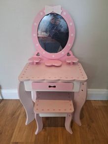 Free Toddler Vanity Table
