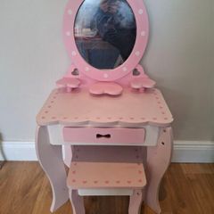 Free Toddler Vanity Table