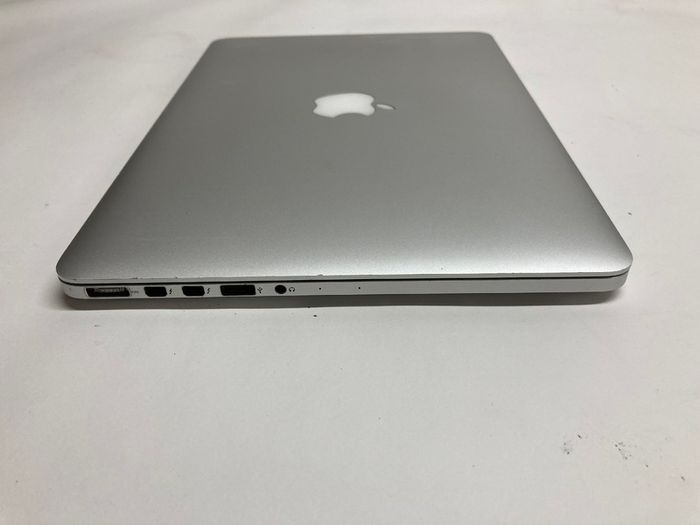 MacBook Pro 2017 for Parts + 2 apple adapters
