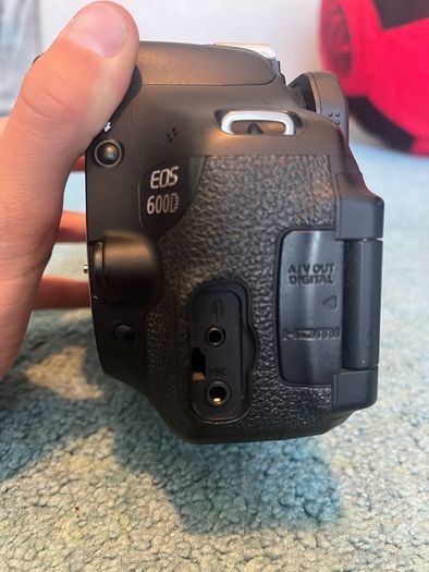 Canon EOS 600D + Canon EF-s 18-55mm lens