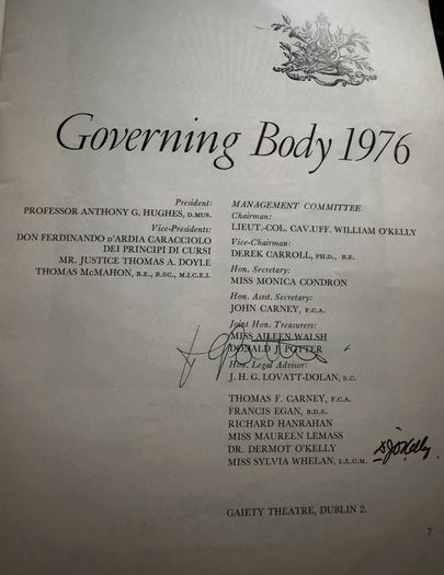 Dublin Grand Opera Society Spring Season 1976 Souvenir Programme  Signed with Autographs