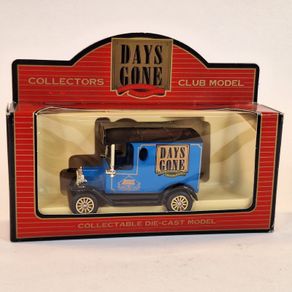 LLedo Diecast Model of Days Gone 6140 1920 Ford Model T Van Collectors Club 1996