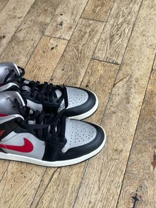 Air Jordan 1 Mids size 6