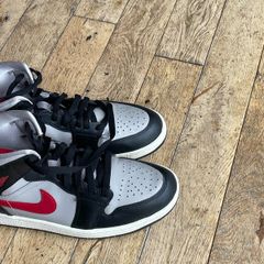 Air Jordan 1 Mids size 6