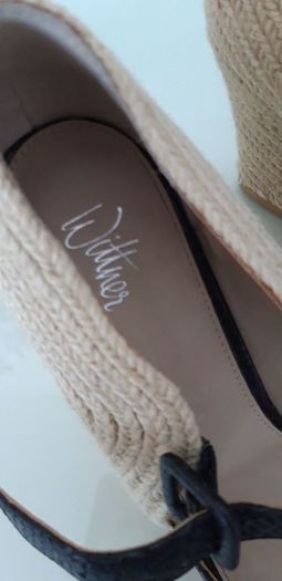 Ladies Designer Sandals - size 6.5 (40).