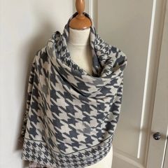 Viscose wool cashmere scarf -NWOT