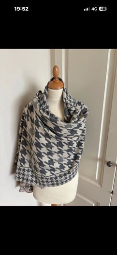 Viscose wool cashmere scarf -NWOT