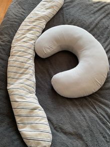 brestfeeding pillow and pregnancy pillow