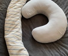 brestfeeding pillow and pregnancy pillow
