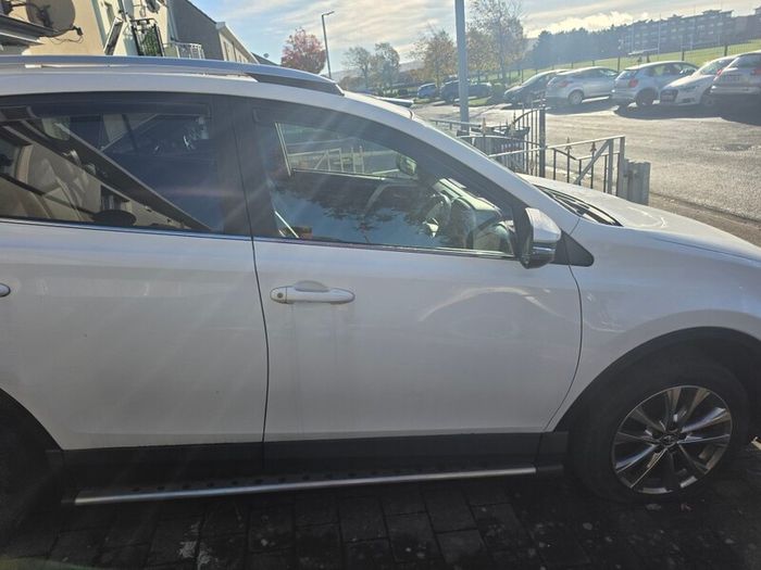 Breaking toyota Rav 4