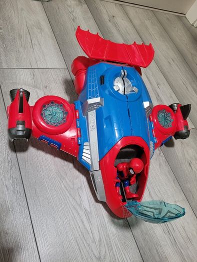 Spiderman plane
