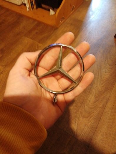 Mercedes-Benz 90's hood ornament