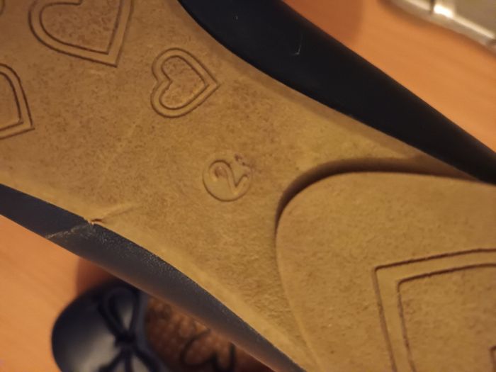 Girl's shoes, size 2