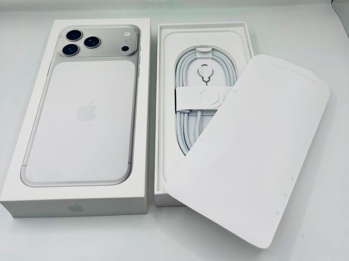 iphone 17 Pro Max Silver 256 GB " Mint "