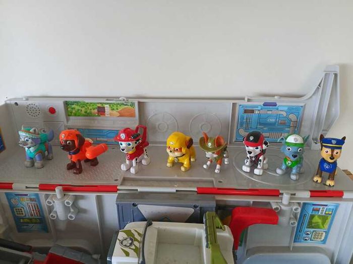 Paw Patrol Transporter Truck  Vehicles & Figures Bundle