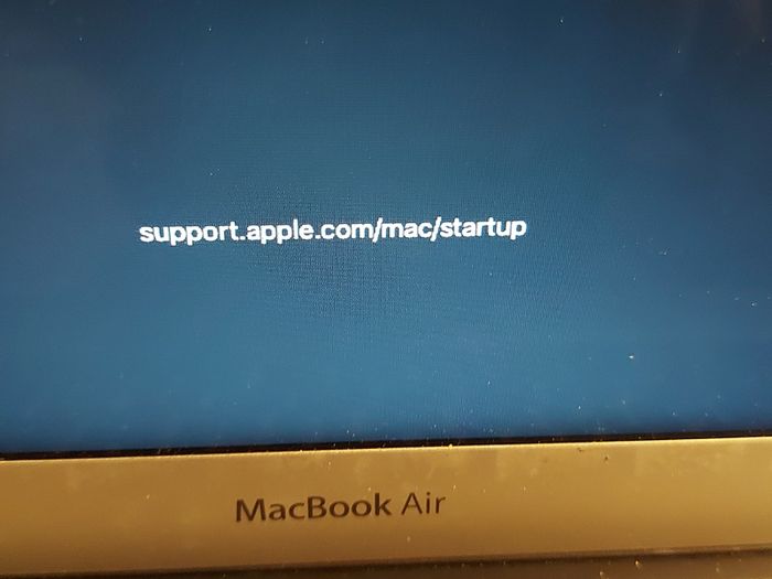 Apple MacBook Air, Model A1466, 13 inch, Needs Ram, has no Ram, excellent condition otherwise