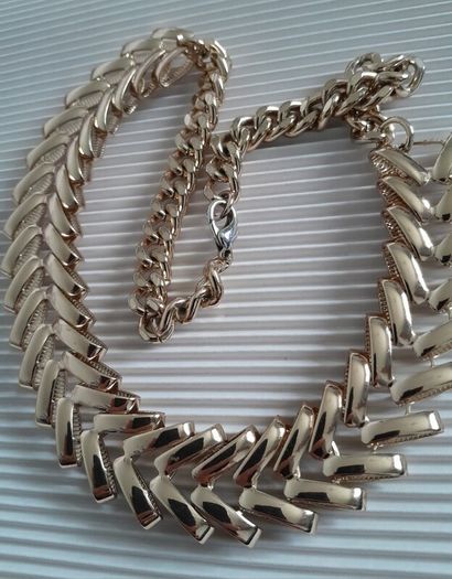 NECKLACE - Vintage - Goldtone