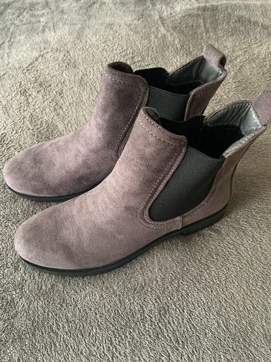 Boots size 6