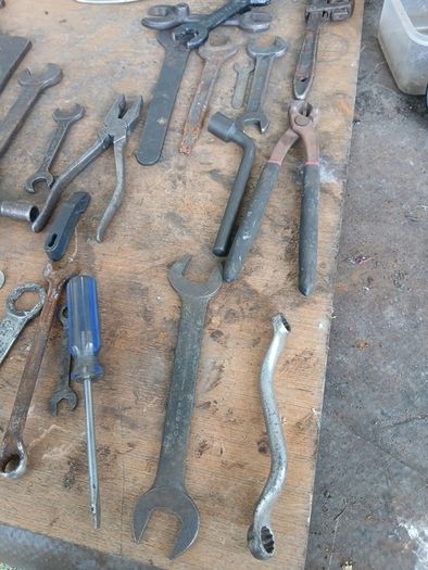 good amount of vintage tools