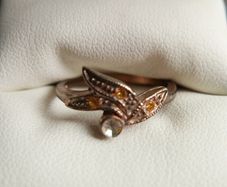Vintage Sterling Silver Decorative leaf design ring with small stones