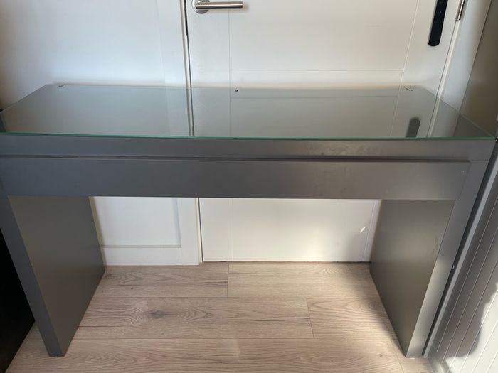 Dressing table