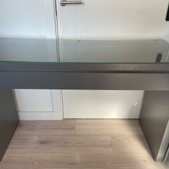 Dressing table