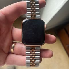 Apple Watch Series 4 (Rose Gold)