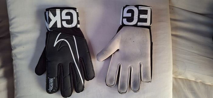 Nike football goalkeepers gloves