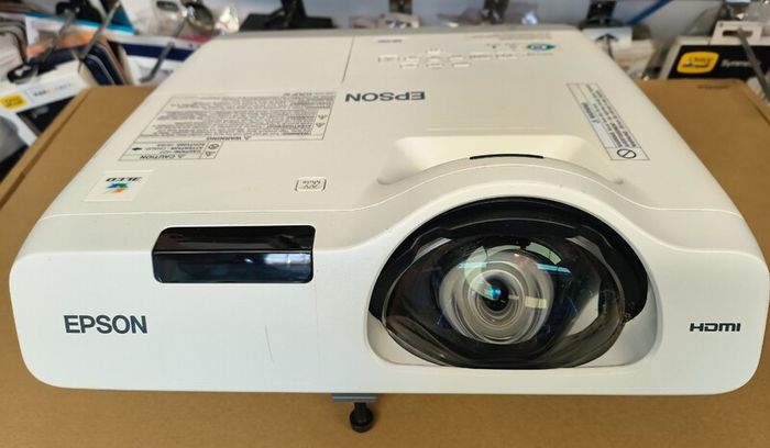 Epson EB-530 XGA HDMI VGA Short Throw 3200 Lumens HD (Lamp Hour: 2160)