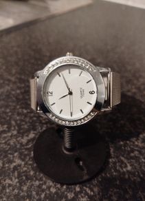 Quartz F5049 silver tone watch