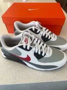 Spikeless golf shoes