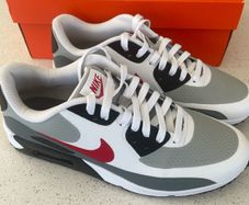 Spikeless golf shoes