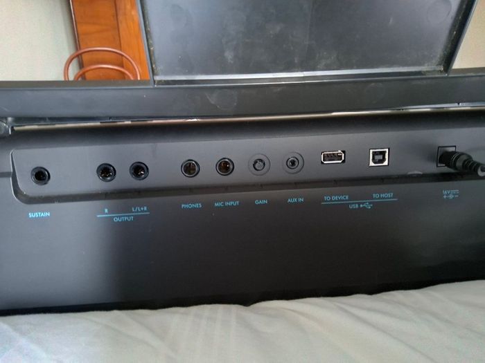 Yamaha Psr EW 425 -(76 keys long keyboard)