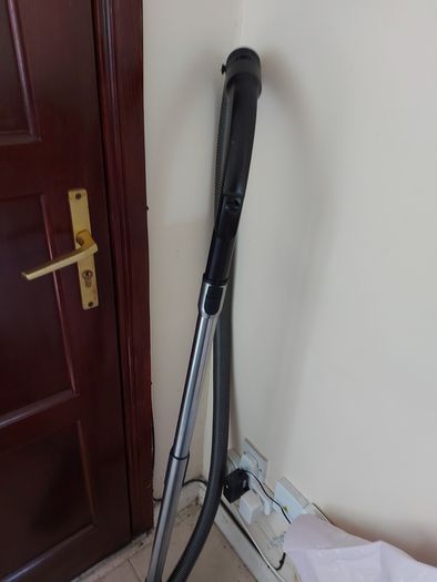 Miele Vacuum Cleaner, Model. STAFO, Type HS14, in excellent condition, works great with 4 Powerful suction settings