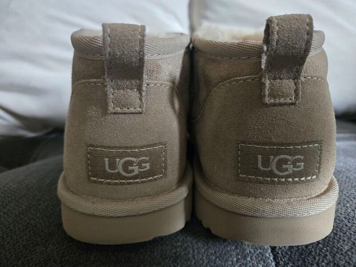 Uggs like new size 5