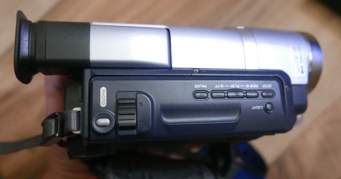 Sony Digital Handycam DCR-TRV140E PAL - Digital 8 Camcorder