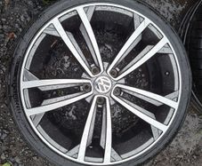 19" Vw Alloys with tyres
