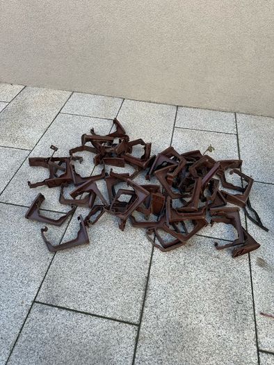 Gutter brackets brown