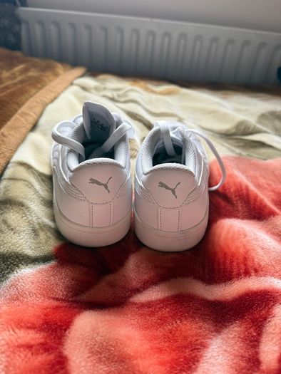 Puma trainers clean excellent condition size 4 UK