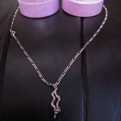 silver necklace with pendant