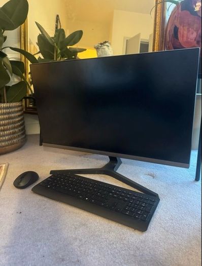 Samsung 22in Full HD LED Monitor and Keyboard