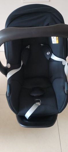 Two great condition car seats with Isofix bases