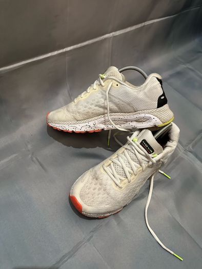 Under Armour runners