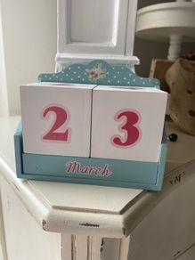 ShabbyChic Calendar Box Display