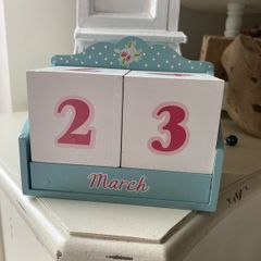 ShabbyChic Calendar Box Display