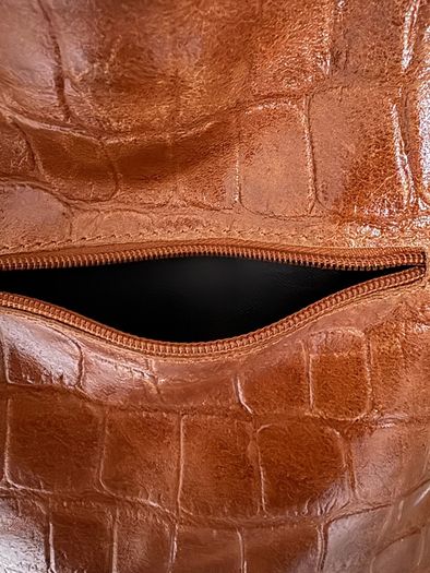 Mid sized genuine leather tote in cognac