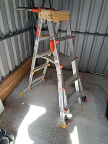 adjustable step ladder