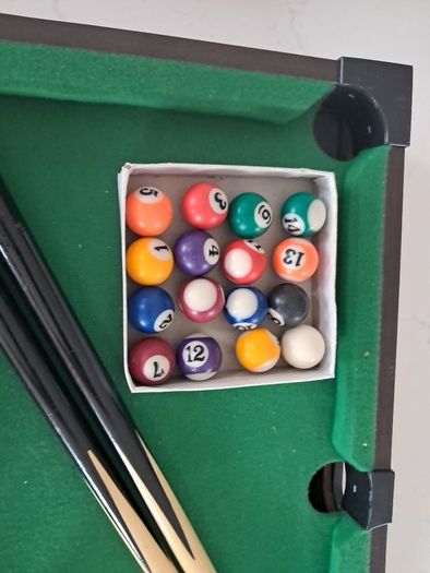 Table top pool table