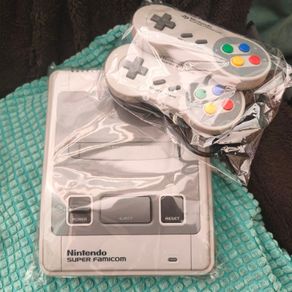 Nintendo Super Famicom Console & Super Mario World SNES Japan.