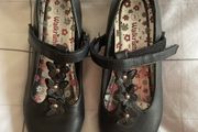 Girls shoes